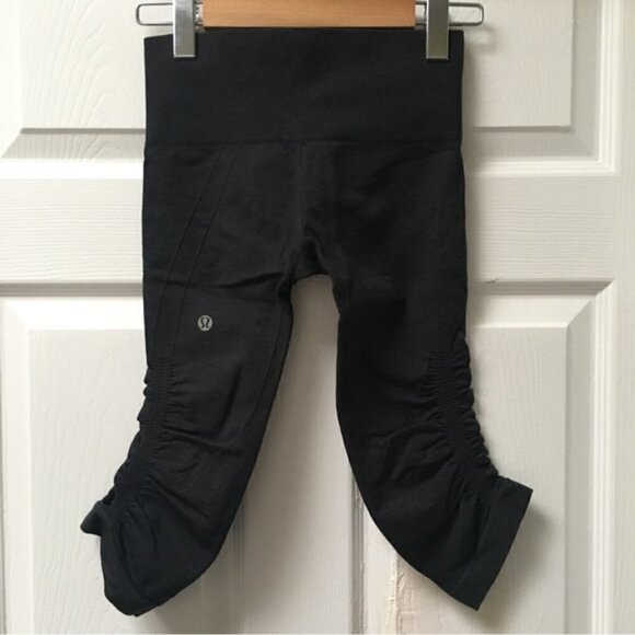 LULULEMON Heathered Deep Coal In The Flow Crop - Picture 5 of 7